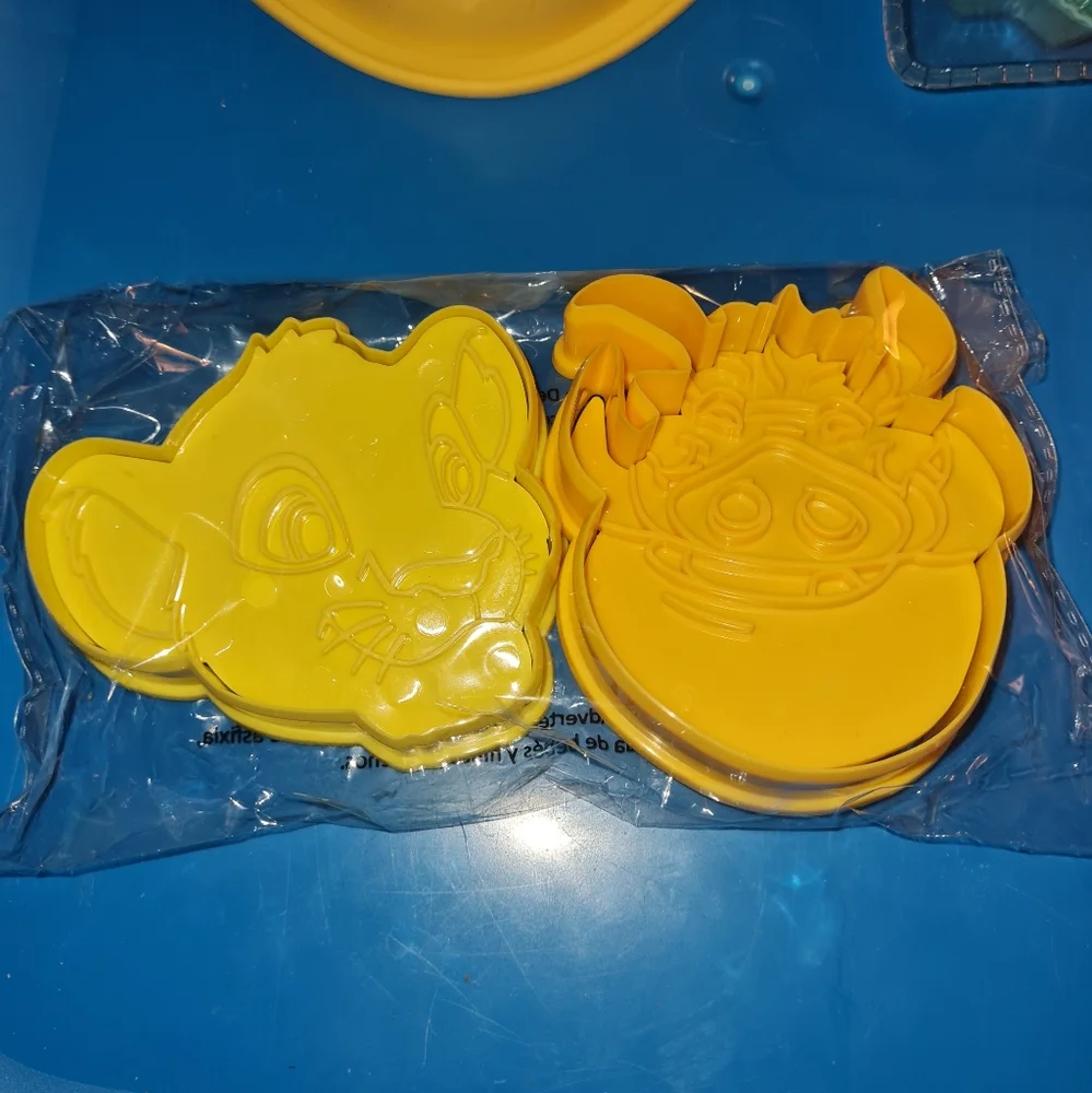 Disney Cakes & Sweets Set w/Molds